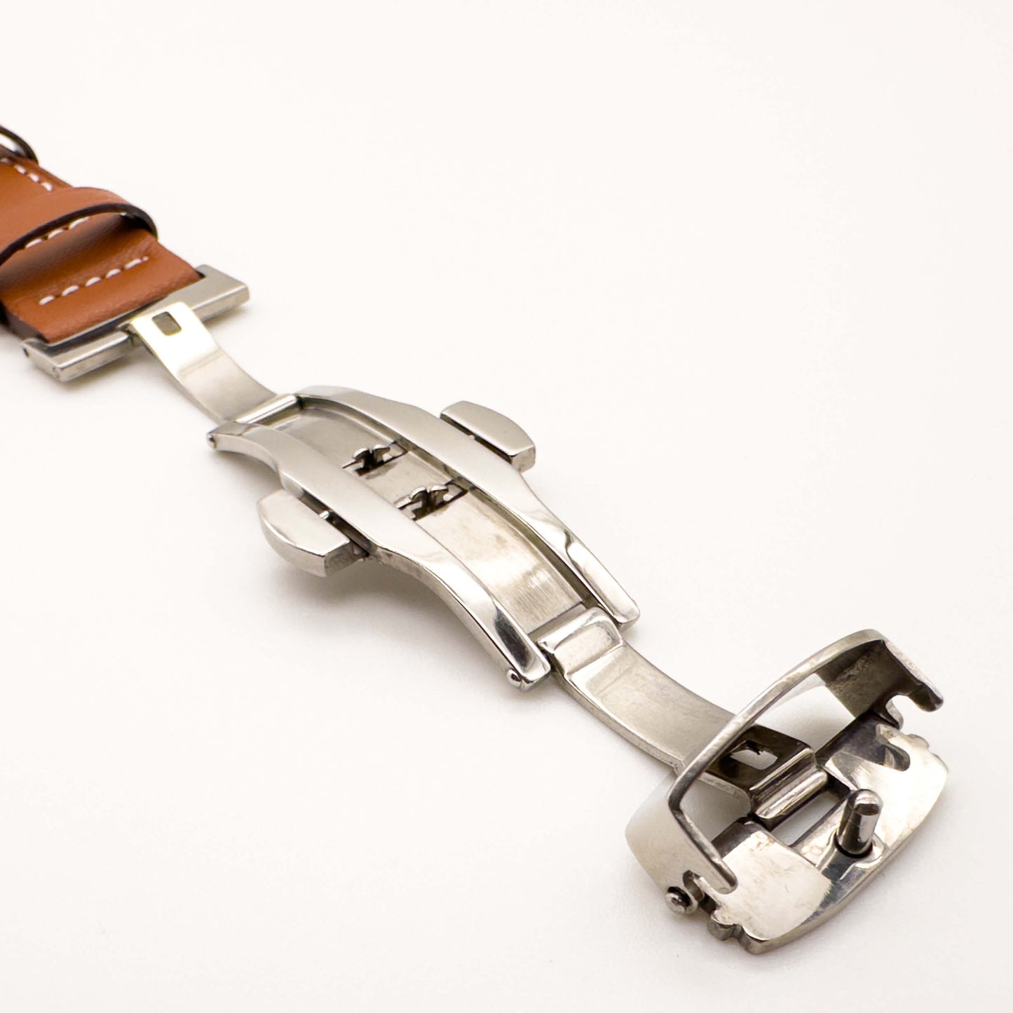 Leather Apple Watch Strap Deployment Clasp Guide 2
