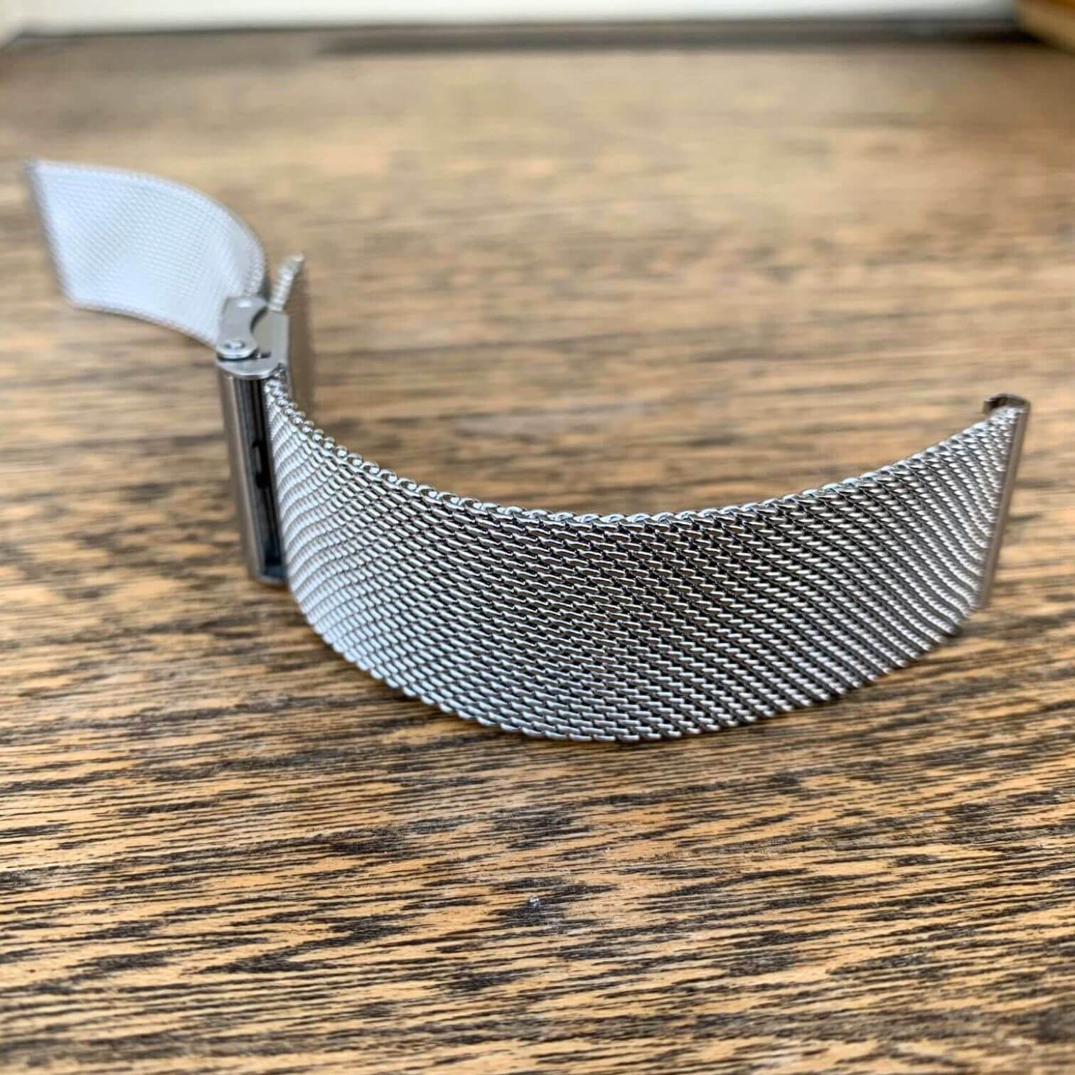 Stainless steel mesh on sale apple watch band