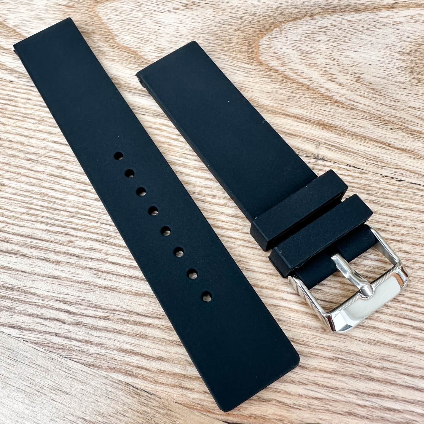 Soft Silicone Universal Watch Strap Black 2